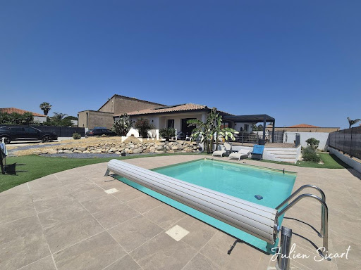 House with pool 2
