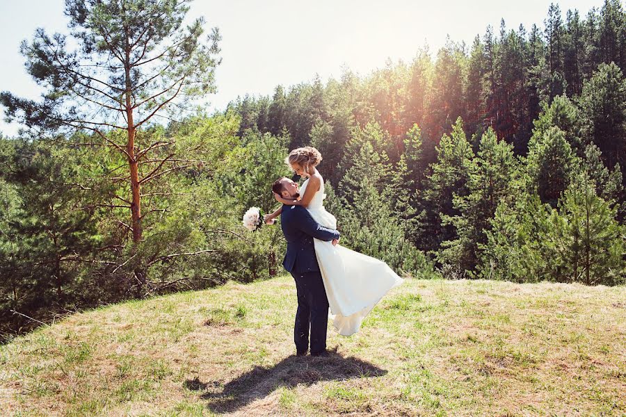 Fotógrafo de casamento Viktoriya Kuznecova (vikasmith). Foto de 17 de maio 2017