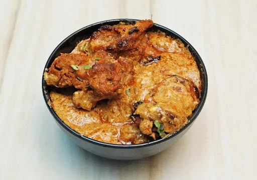 Tawa Chicken (Boneless)(2 Pcs) + 1 Butter Naan / 1 Laccha Paratha