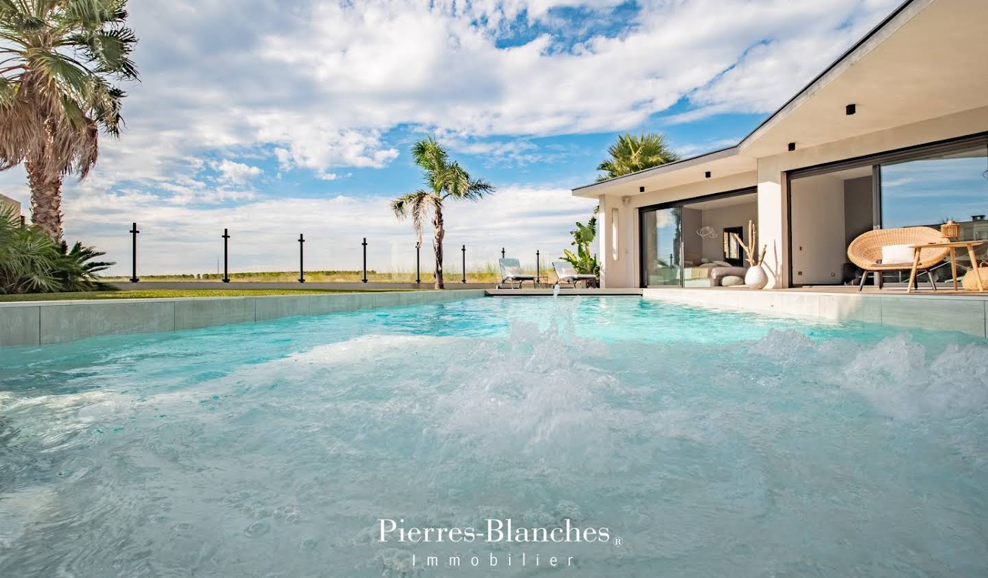 House with pool and terrace Beziers