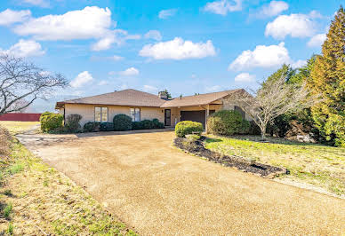 House with pool 1