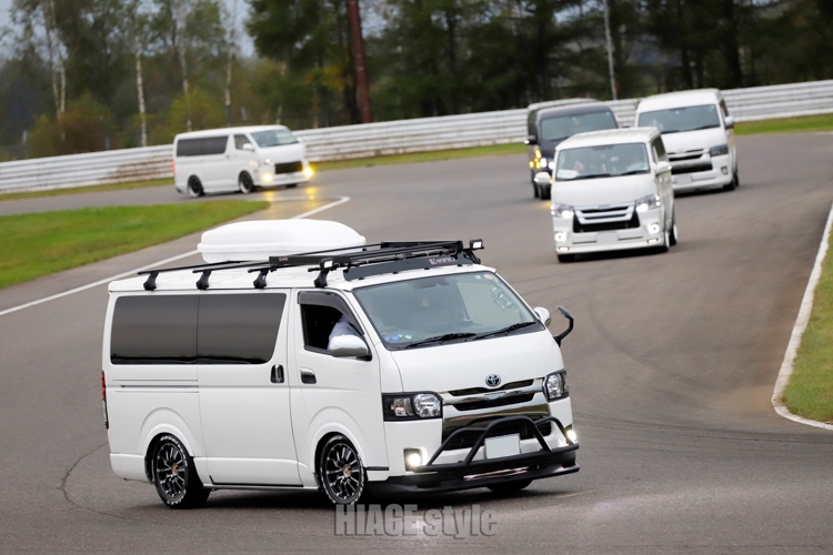 ハイエースバンの北海道・ハイエーススタイルミーティング・アウトドア仕様・ハイエースバンに関するカスタム事例の投稿画像1枚目