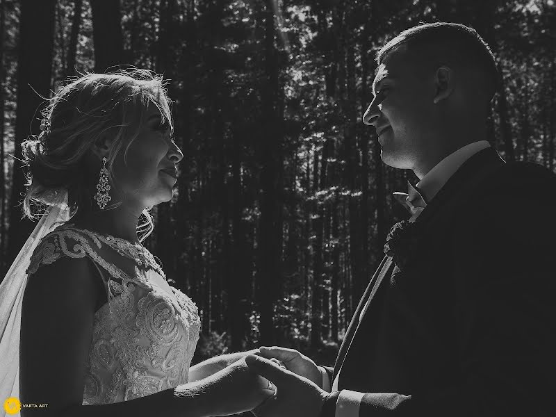 Fotógrafo de casamento Vladimir Timofeev (varta-art). Foto de 25 de agosto 2018