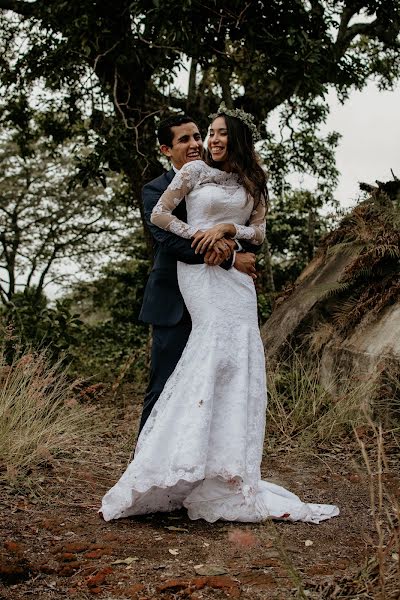 Wedding photographer Pixel Estudio (pixelestudiosv). Photo of 17 April 2018