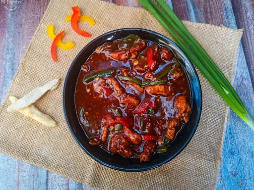 Shredded Chicken With Green And Red Pepper Gravy