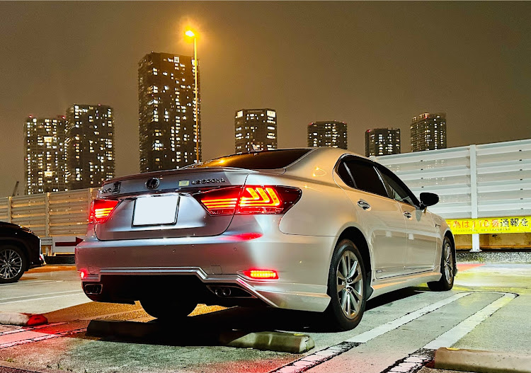 LSの首都高ドライブ・辰巳第一PA・タワマンの夜景・美しいボディライン・激アツ、熱盛りだぜ!!に関するカスタム事例の投稿画像1枚目