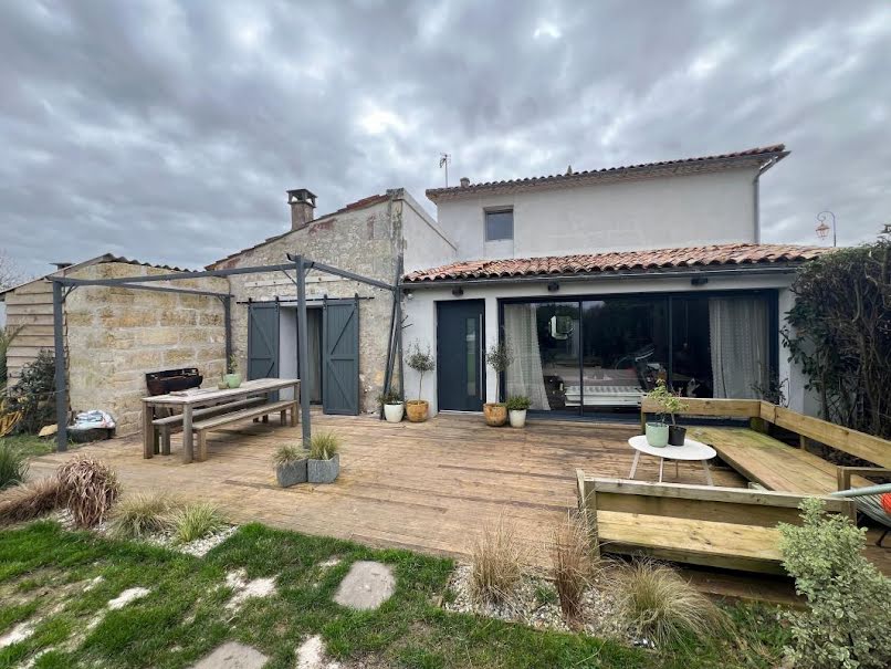 Vente maison 4 pièces 152 m² à Chenac-Saint-Seurin-d'Uzet (17120), 274 000 €