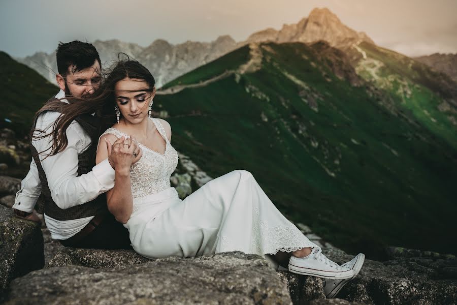 Fotógrafo de casamento Vira Mylyan-Monastyrska (monastyrska). Foto de 21 de fevereiro 2022