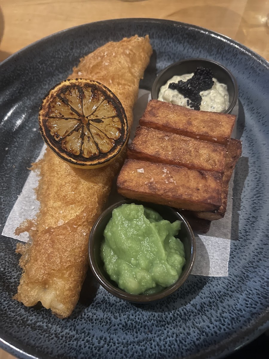 A GF battered fosh with genuine crunch.. and yes, thays a taste of caviar on the tartare!