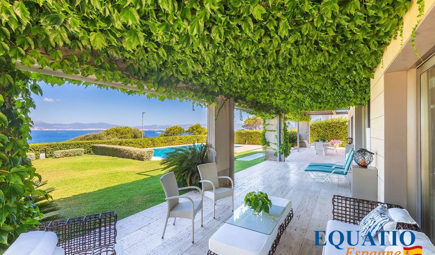 House with pool and garden Palma