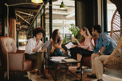 ONLINE DIGITAL BUSINESS ACADEMY WITH AMY-LEE FARR