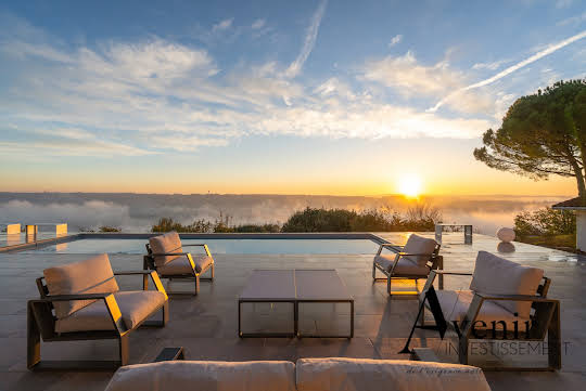 Maison avec piscine et terrasse