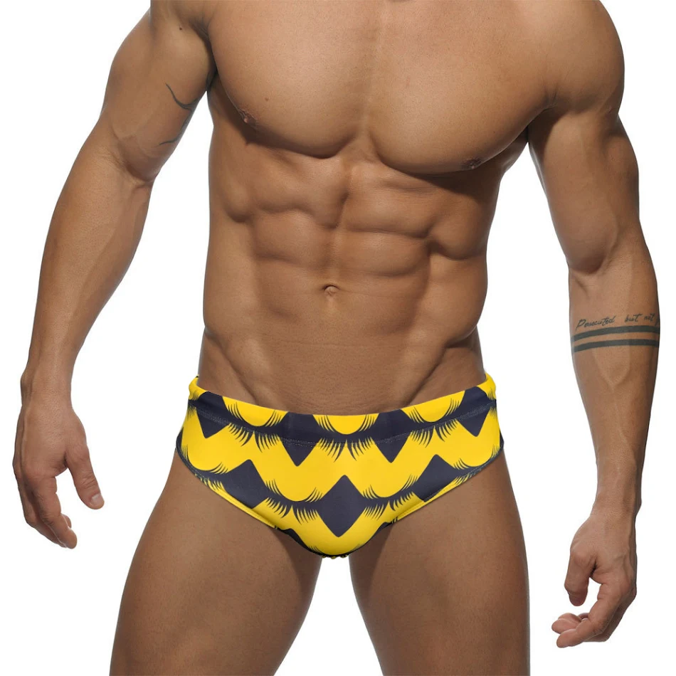 Sungas de natação justas europeias e americanas para praia masculina. Desfrute do sol com conforto e estilo, design moderno e perfeito.