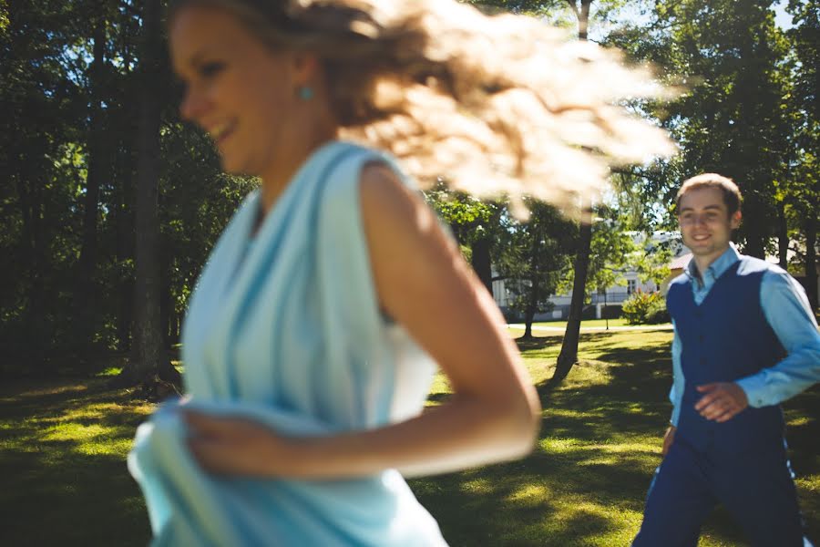 Fotógrafo de casamento Yuriy Zhilcov (wedtimepro). Foto de 6 de setembro 2015