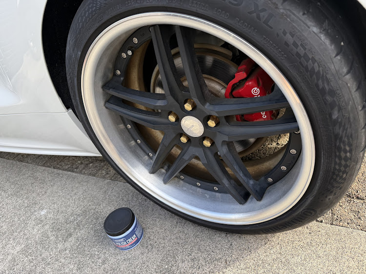 RCZのプジョー・RCZ・洗車・アルミホイール磨き・内側のお手入れに関するカスタム事例の投稿画像2枚目