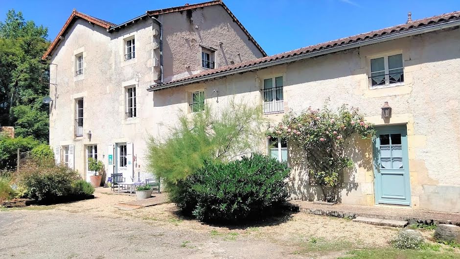 Vente moulin  458 m² à Romagne (86700), 583 000 €