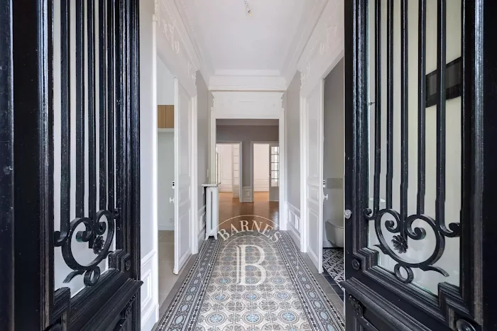 Hall d'entrée avec tapis ancien - achat Maison à Chatou, 12 pièces, 7 chambres 6