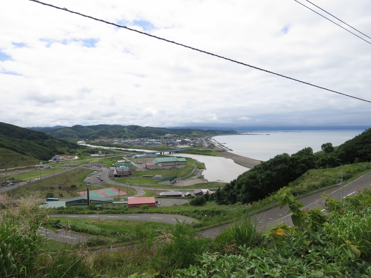 高台からゆったり館を望む