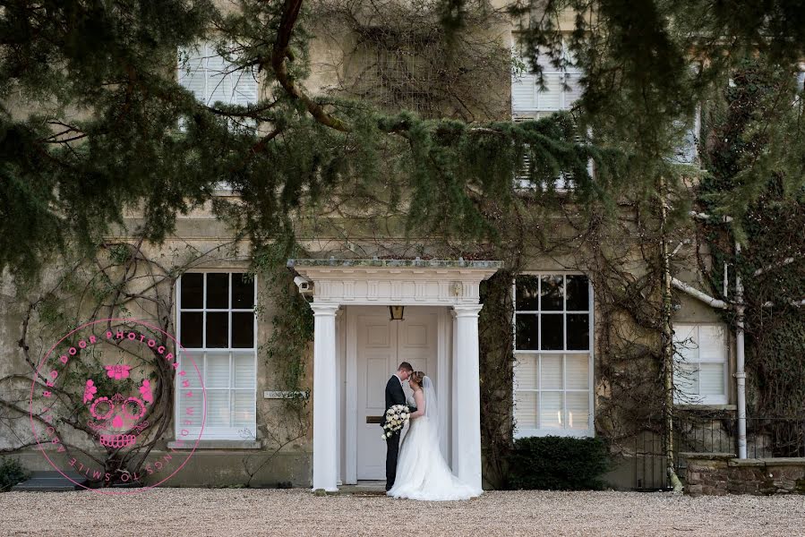 Fotógrafo de casamento Ruth (reddoorphotouk). Foto de 2 de julho 2019