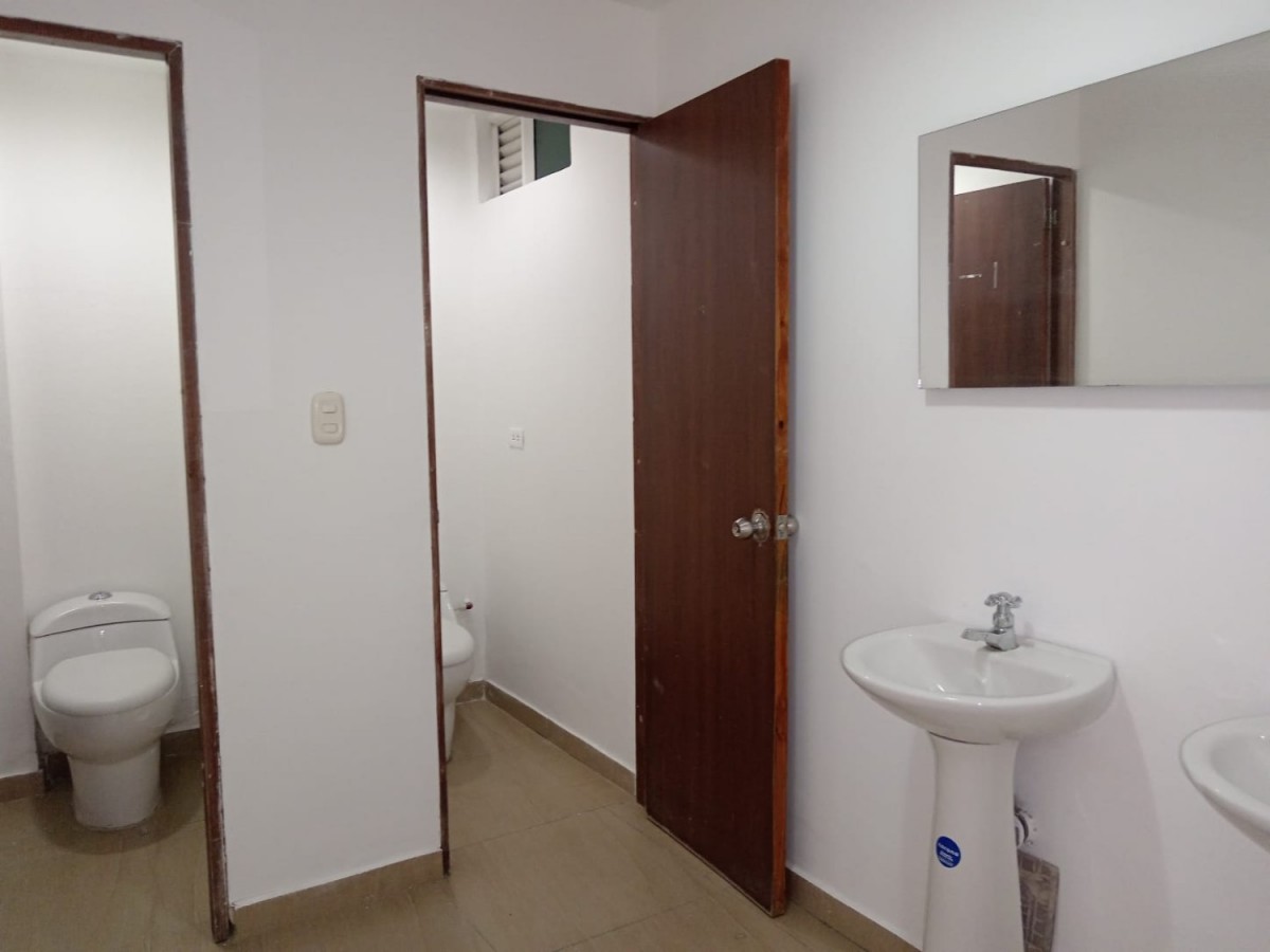 Oficina En Arriendo - Toberin, Bogota