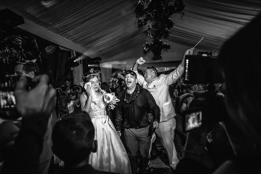 Wedding photographer Carina Rodríguez (altoenfoque). Photo of 21 June 2017