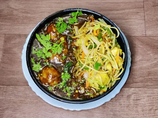 Chicken Noodles With Chicken Manchurian Gravy