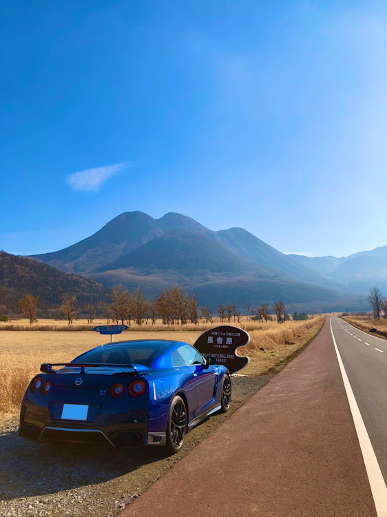 NISSAN GT-RのGT-R・ワンガンブルー・MY22・MY18・長者原に関するカスタム事例の投稿画像2枚目