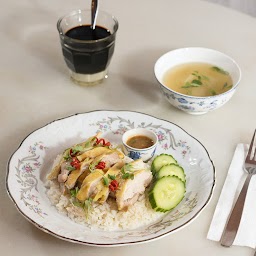 Khao Mun Gai (Hainanese Chicken Rice)