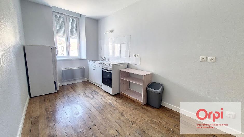 Location  appartement 1 pièce 32 m² à Montmarault (03390), 325 €