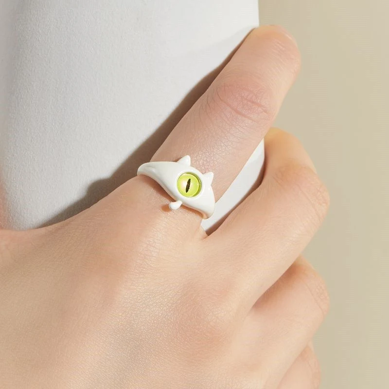 Bague femme motif dessin animé, mignonne, amusante, et cool, un accessoire charmant pour exprimer votre personnalité avec une touche de fantaisie.