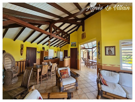 Villa avec piscine et terrasse 4