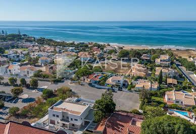 Villa avec piscine et terrasse 2