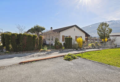 House with garden and terrace 18