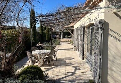 Maison avec piscine et terrasse 6