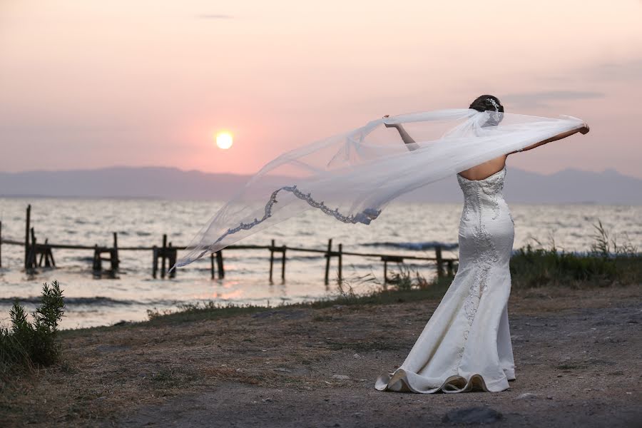 Fotógrafo de casamento Kemal Oflaz (graphicher35). Foto de 9 de outubro 2019