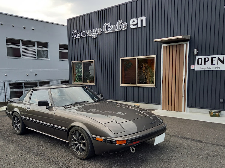 RX-7のGarage Cafe en・ガレージカフェ・山梨県・ホイール交換・サバンナRX-7に関するカスタム事例の投稿画像1枚目
