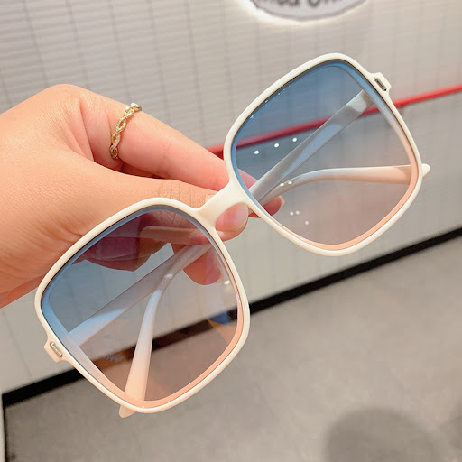 Title 13, Rice Nail Square Sunglasses Gradient Color