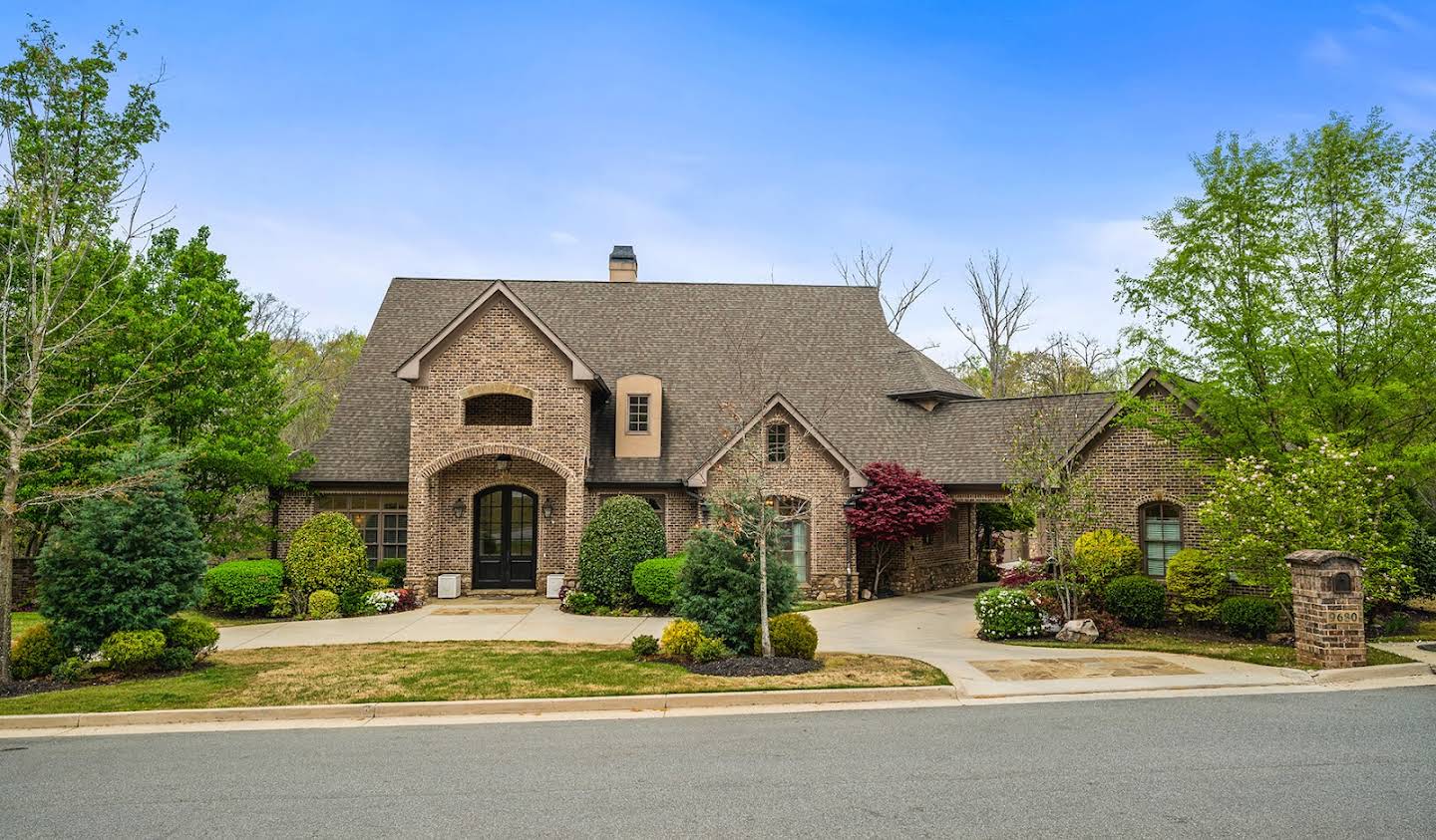 House with garden Johns Creek