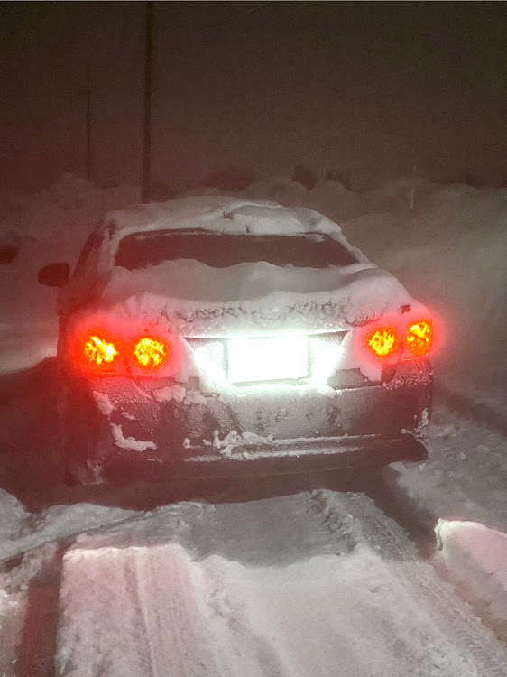 クラウンアスリートのシンプル投稿・雪の夜・安全運転が一番・雪のある風景・純正車高なのに…に関するカスタム事例の投稿画像3枚目