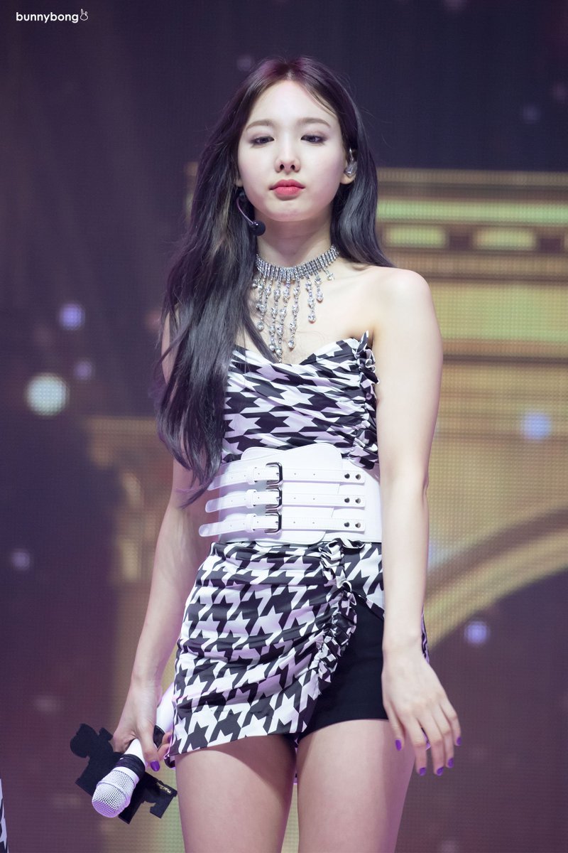 8 Gorgeous Stage Outfits That TWICE's Nayeon Slayed