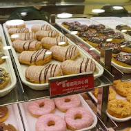 Krispy Kreme Doughnuts 甜甜圈