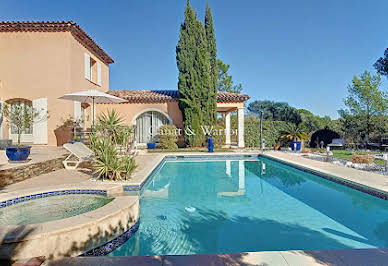 Villa with pool 3