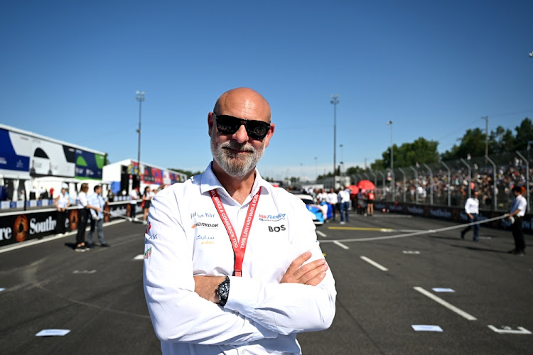 Formula E boss Jeff Dodds has promised to pay $250,000 (about R4,704,662) to charity if Red Bull's Max Verstappen fails to win a fourth successive Formula One title this season.