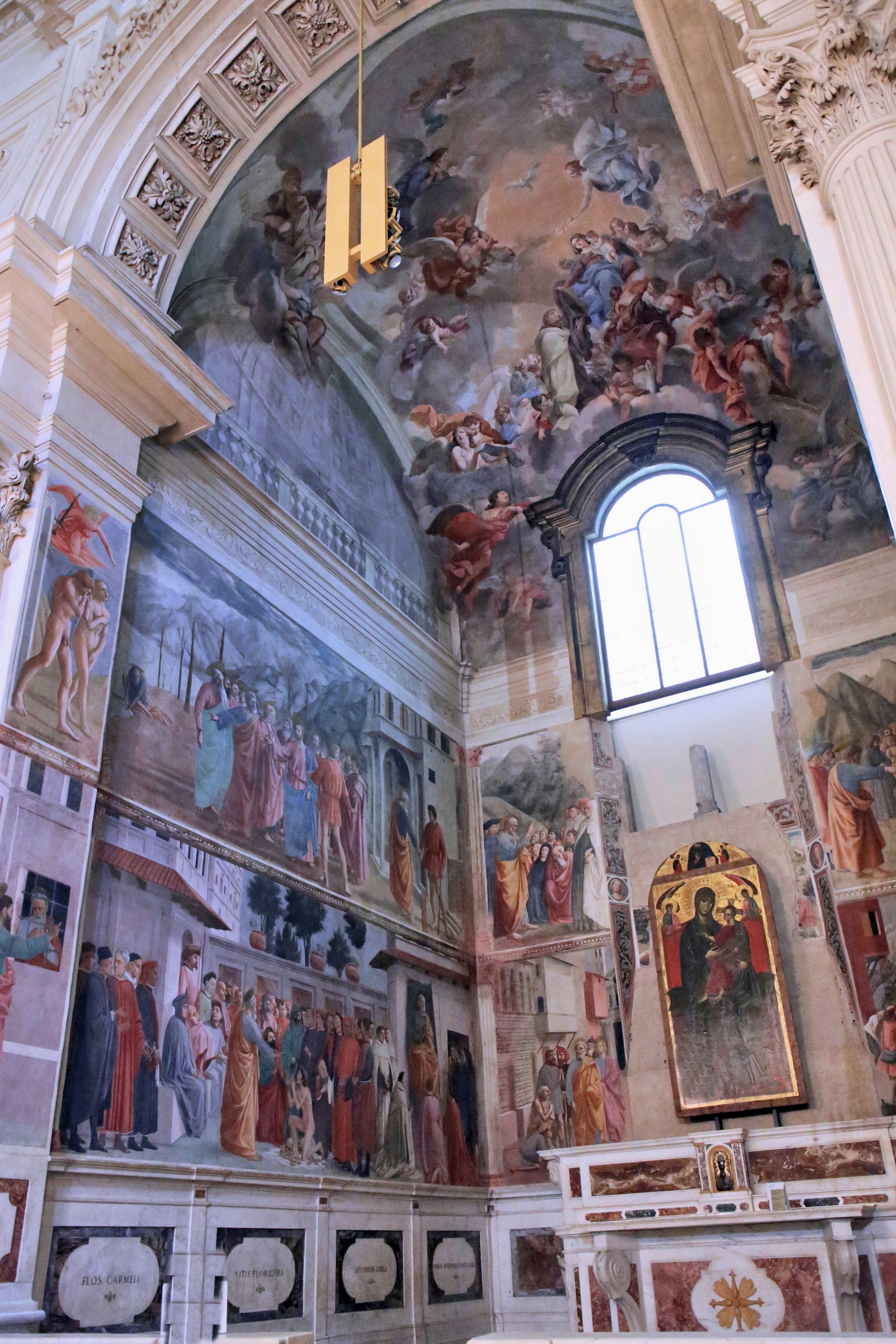 La Cappella Brancacci, visione della parete sinistra e la cupola della ristrutturazione settecentesca, Santa Maria del Carmine, Firenze