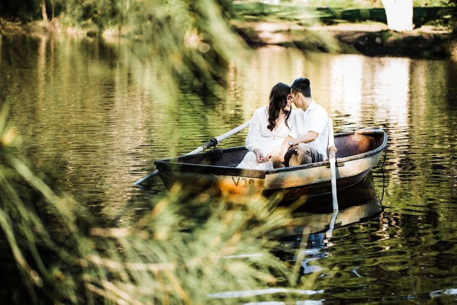 Wedding photographer Cyron Sobrevinas (capturedframes). Photo of 13 February 2019