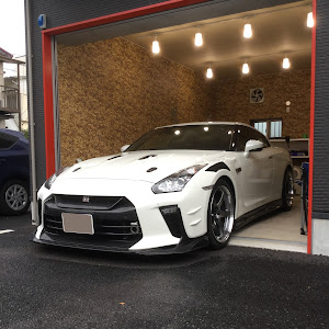 NISSAN GT-R