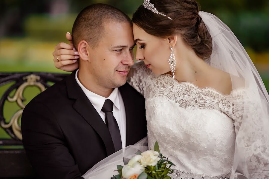 Fotógrafo de casamento Olesya Tokar (tokar84). Foto de 28 de dezembro 2019