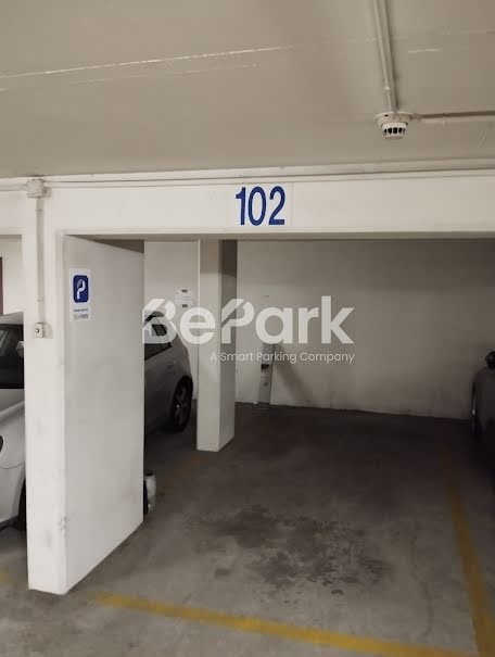 Location  parking  12 m² à Puteaux (92800), 84 €