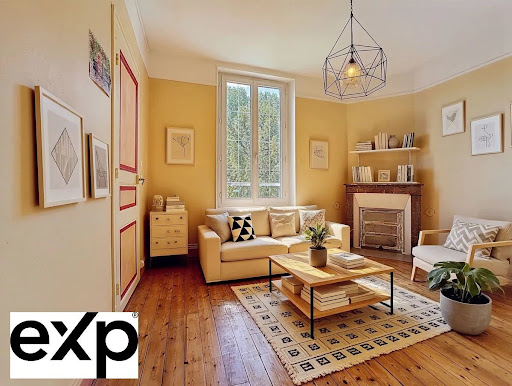 Bright living room with beige sofa and fireplace - Prestige property for sale in Giverny, 7 rooms, 6 bedrooms