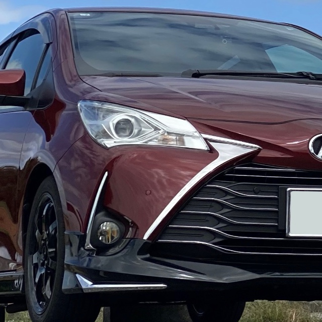 ヴィッツのヴィッツ 130系・お題提出・半顔・愛車の半顔が見たい・アイラインに関するカスタム事例の投稿画像1枚目